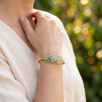 Bracelet Fluorite Brute sur Jonc Doré Ouvert
