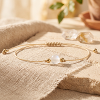 Bracelet Pierre de Lune sur Cordon Doré à Perle Unique
